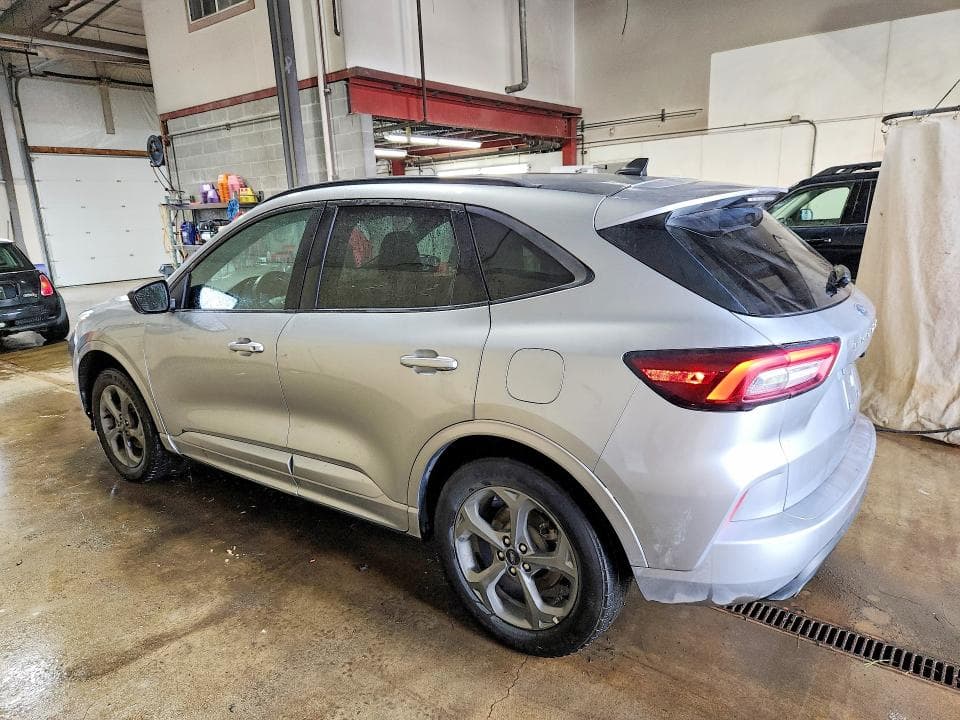 2024 FORD ESCAPE ST LINE 2