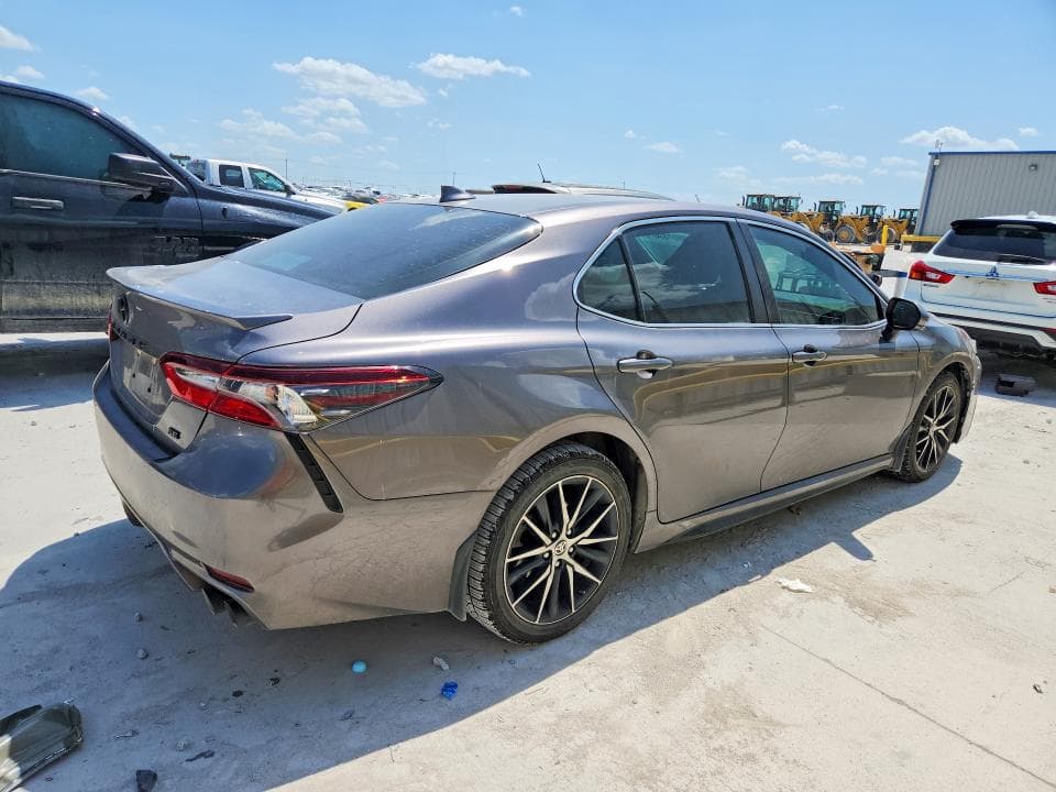 2022 TOYOTA CAMRY SE 3
