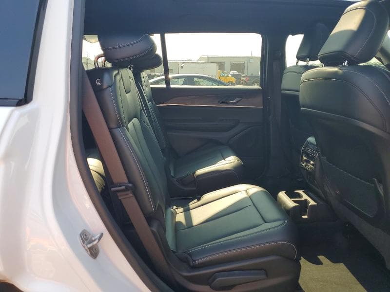 2025 JEEP GRAND CHEROKEE L LIMITED 11