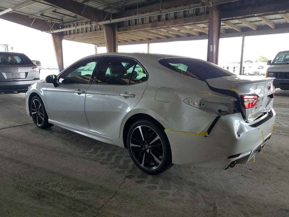 2018 TOYOTA CAMRY XSE 2