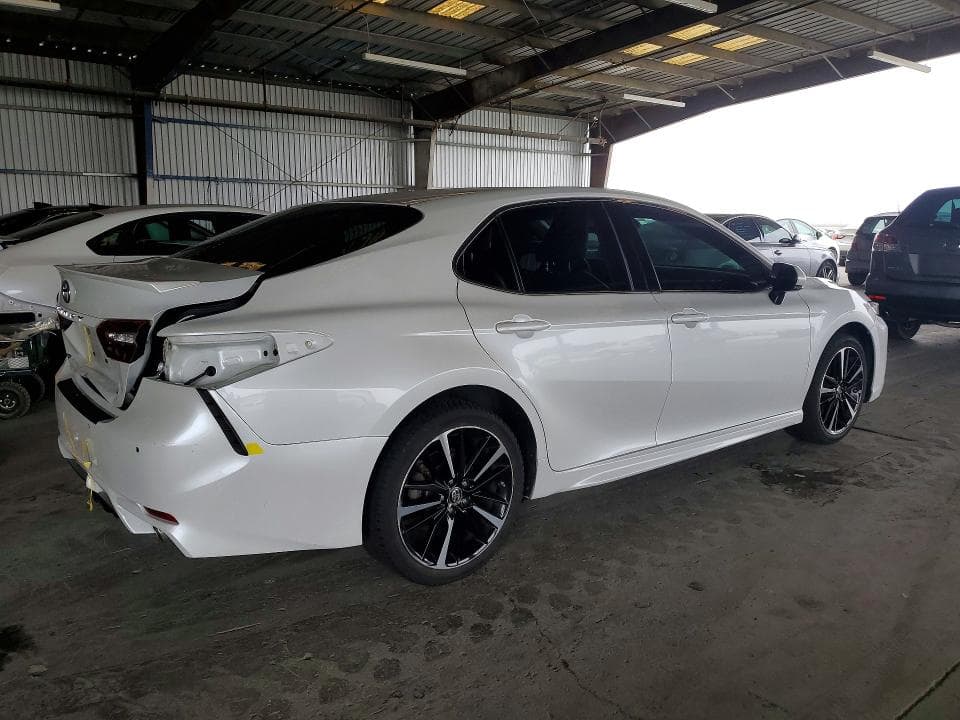 2018 TOYOTA CAMRY XSE 3