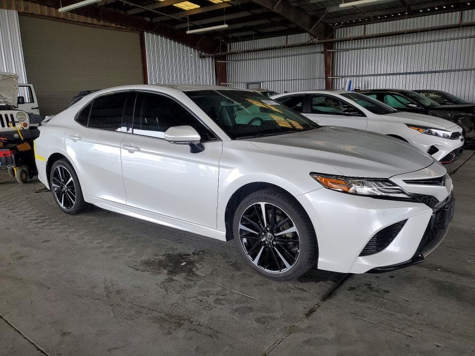 2018 TOYOTA CAMRY XSE 4