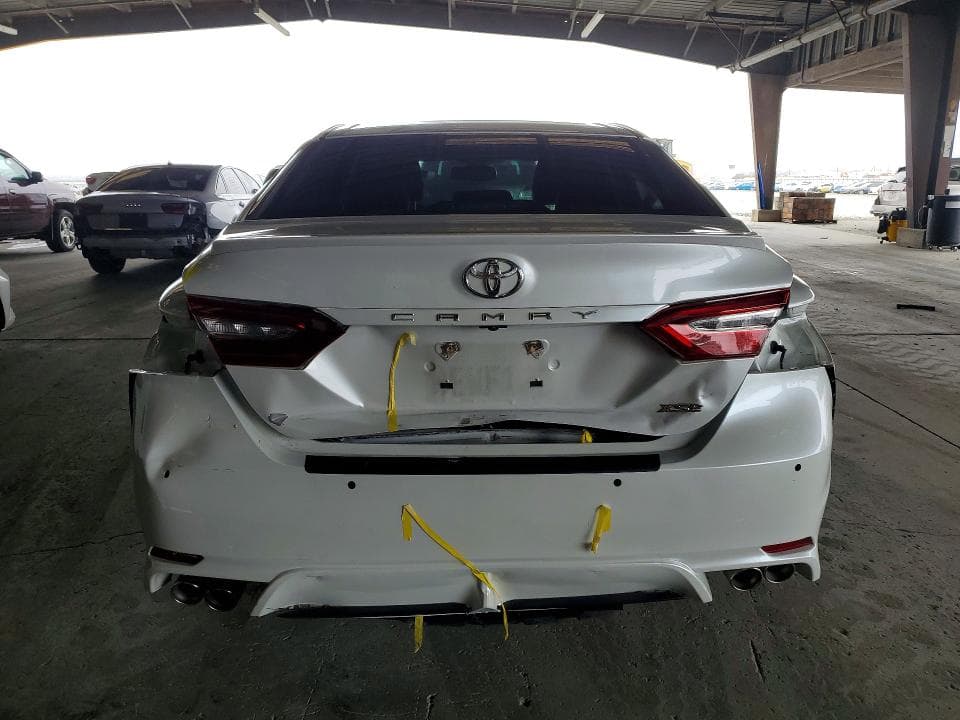2018 TOYOTA CAMRY XSE 6