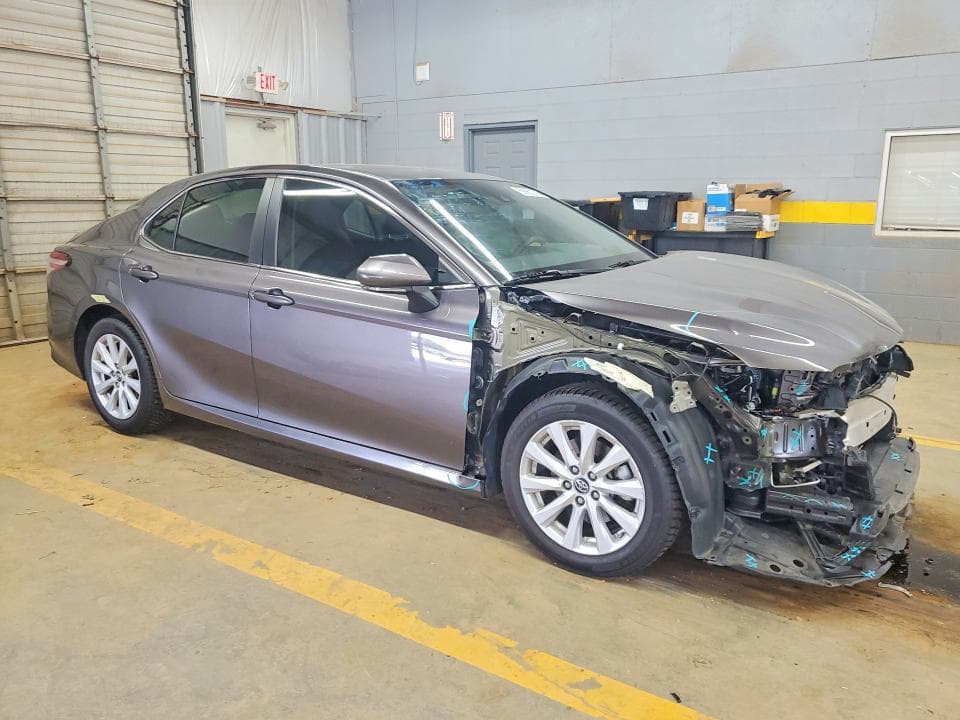 2019 TOYOTA CAMRY LE 4