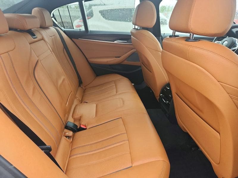 2020 BMW 530 XI 10