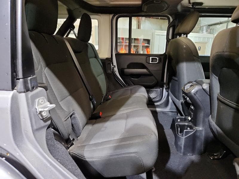 2020 JEEP WRANGLER UNLIMITED SAHARA 10