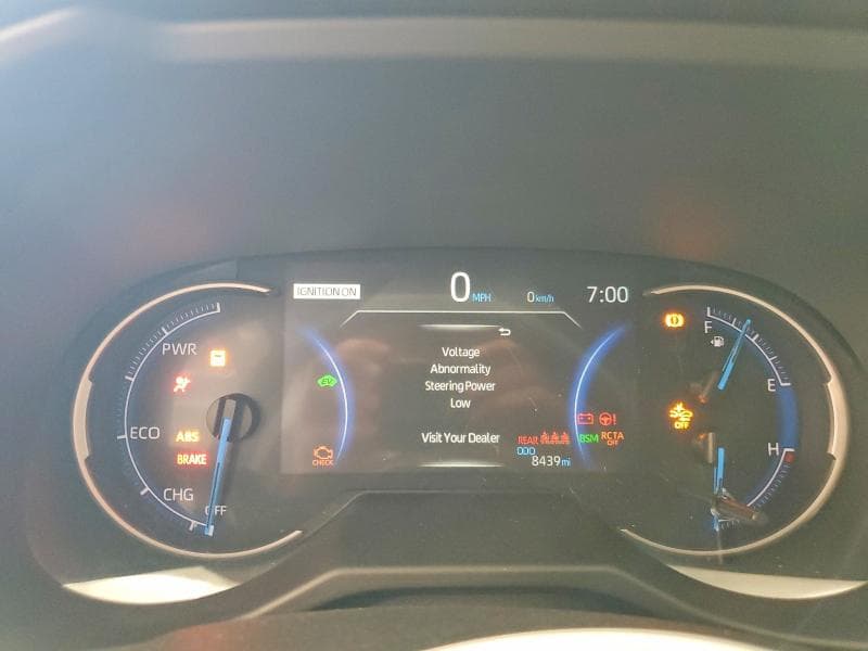 2025 TOYOTA RAV4 HYBRID XLE 9