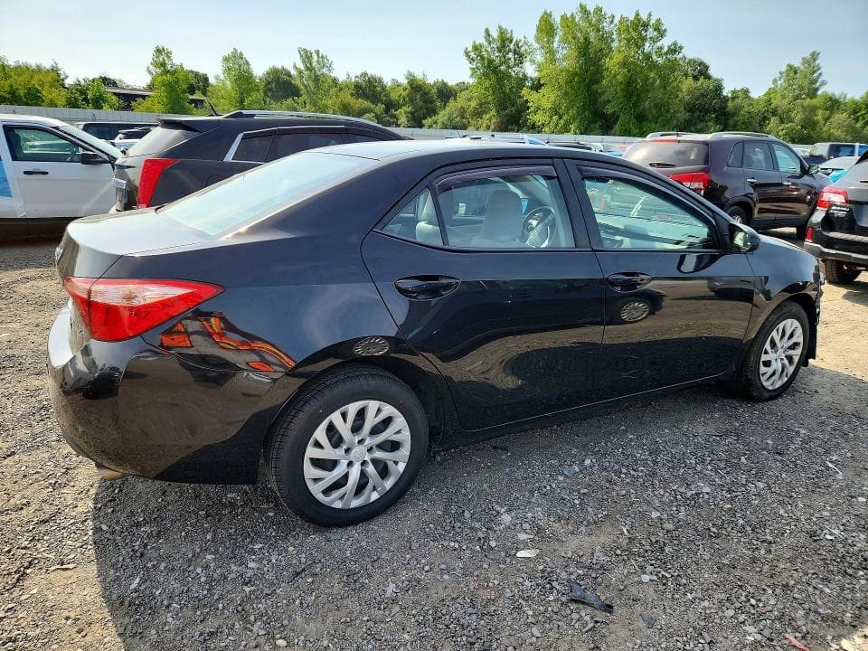2017 TOYOTA COROLLA LE 3