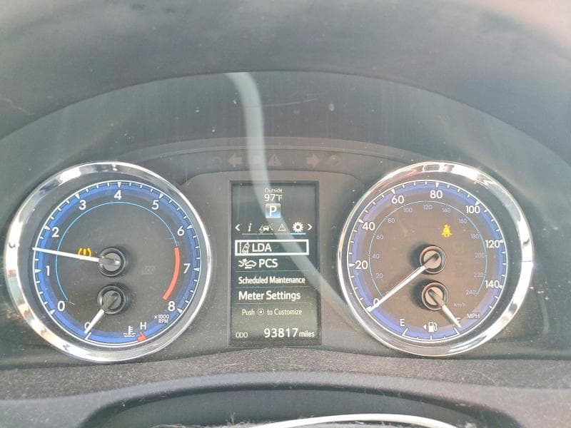 2017 TOYOTA COROLLA SE 9