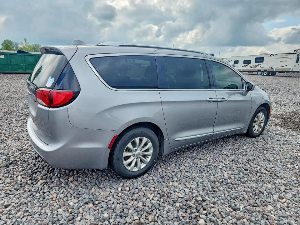 2019 CHRYSLER PACIFICA TOURING L 3