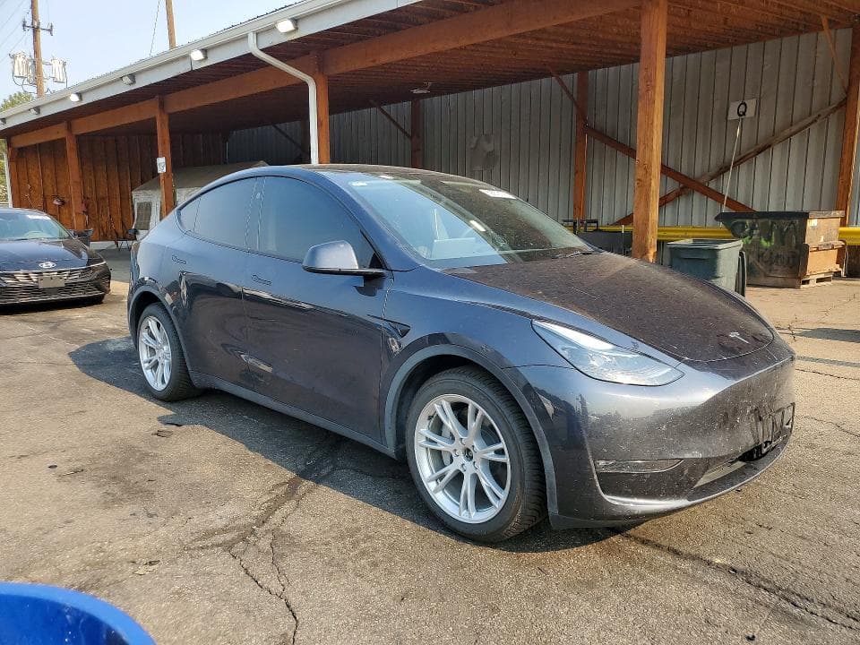 2024 TESLA MODEL Y 4