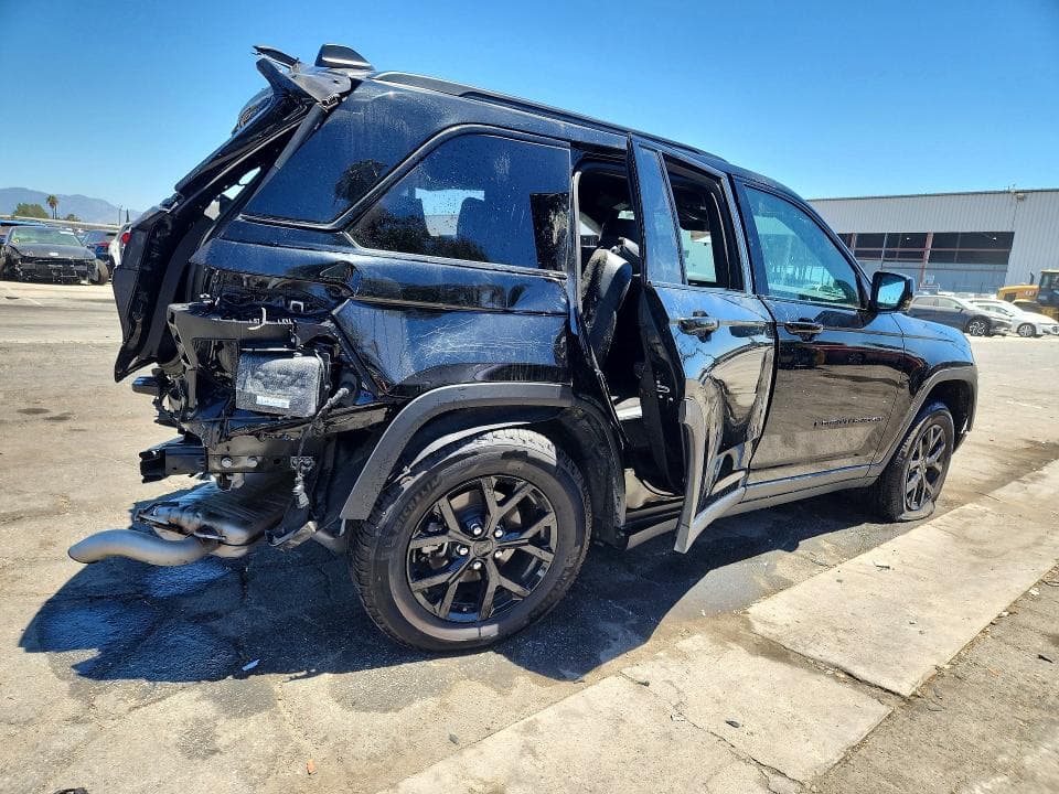 2025 JEEP GRAND CHEROKEE LAREDO 3