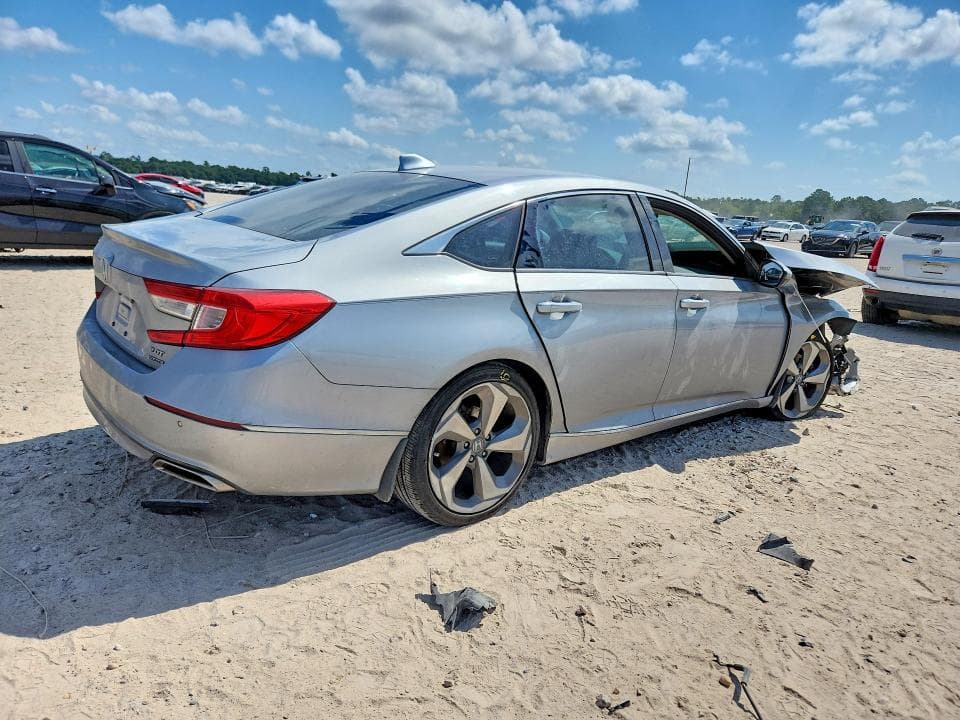 2018 HONDA ACCORD TOURING 3