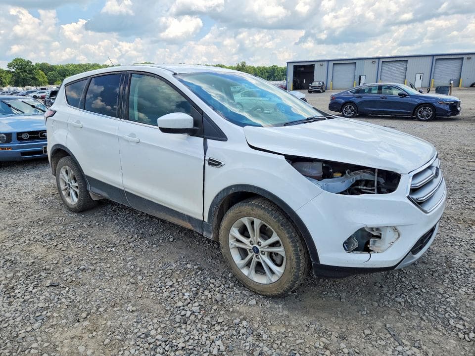 2017 FORD ESCAPE SE 4