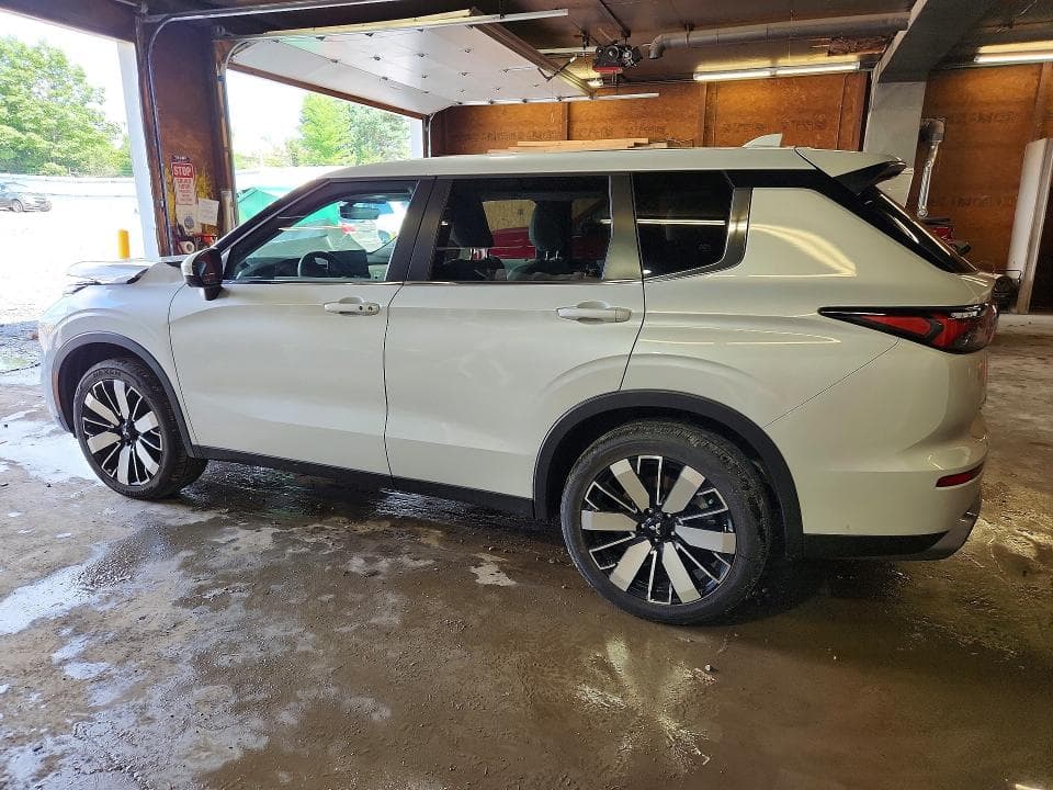 2025 MITSUBISHI OUTLANDER SE 2