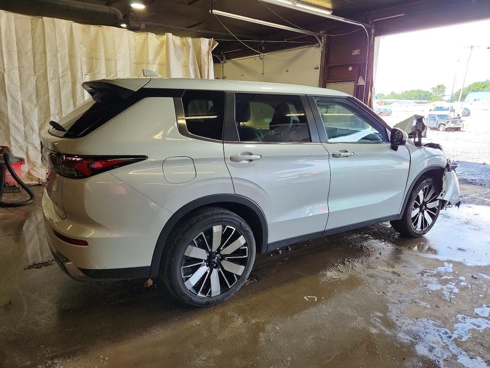 2025 MITSUBISHI OUTLANDER SE 3