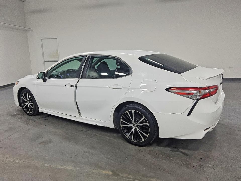 2018 TOYOTA CAMRY SE 2
