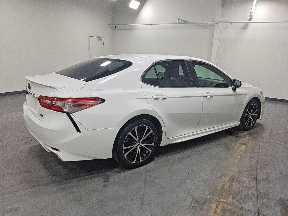 2018 TOYOTA CAMRY SE 3