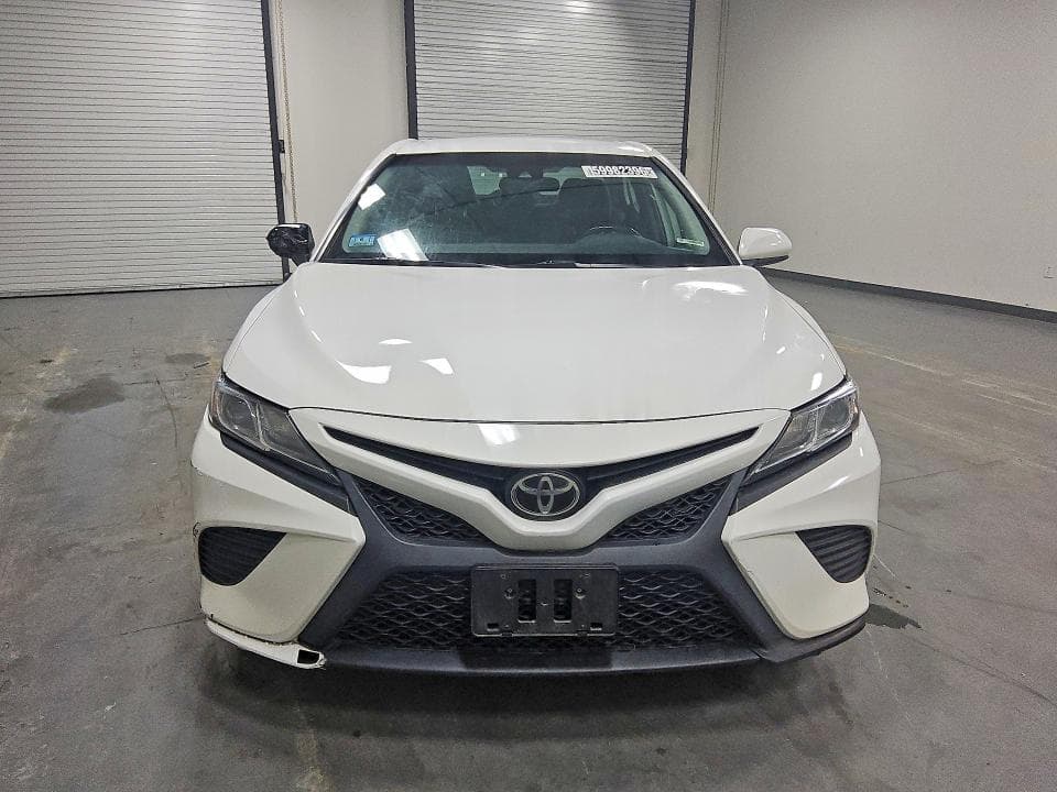2018 TOYOTA CAMRY SE 5