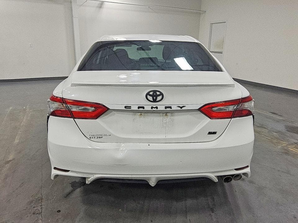 2018 TOYOTA CAMRY SE 6