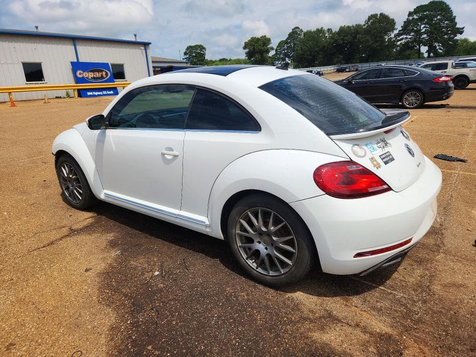 2018 VOLKSWAGEN BEETLE SE 2