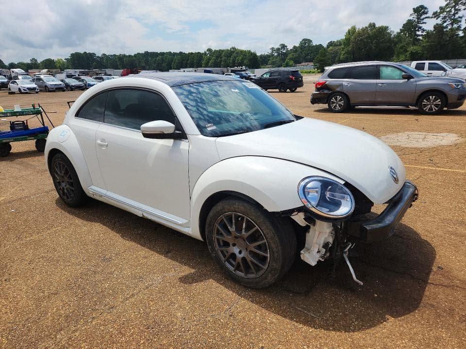 2018 VOLKSWAGEN BEETLE SE 4