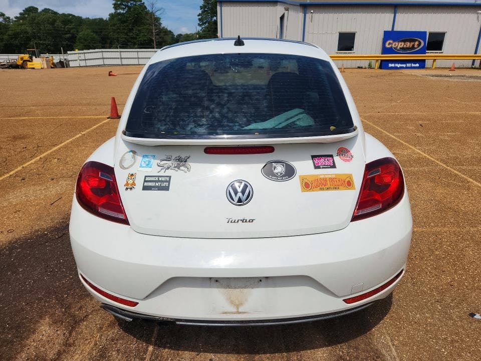 2018 VOLKSWAGEN BEETLE SE 6