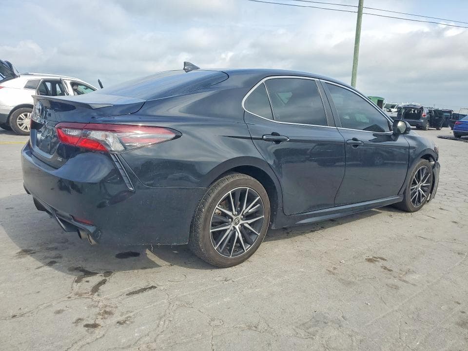 2021 TOYOTA CAMRY SE 3