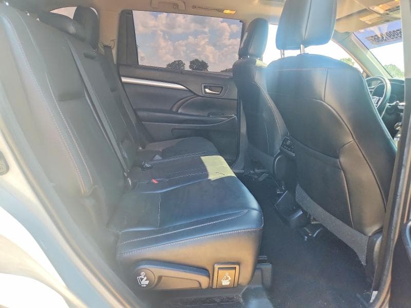 2019 TOYOTA HIGHLANDER XLE 11