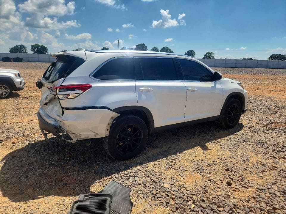 2019 TOYOTA HIGHLANDER XLE 3