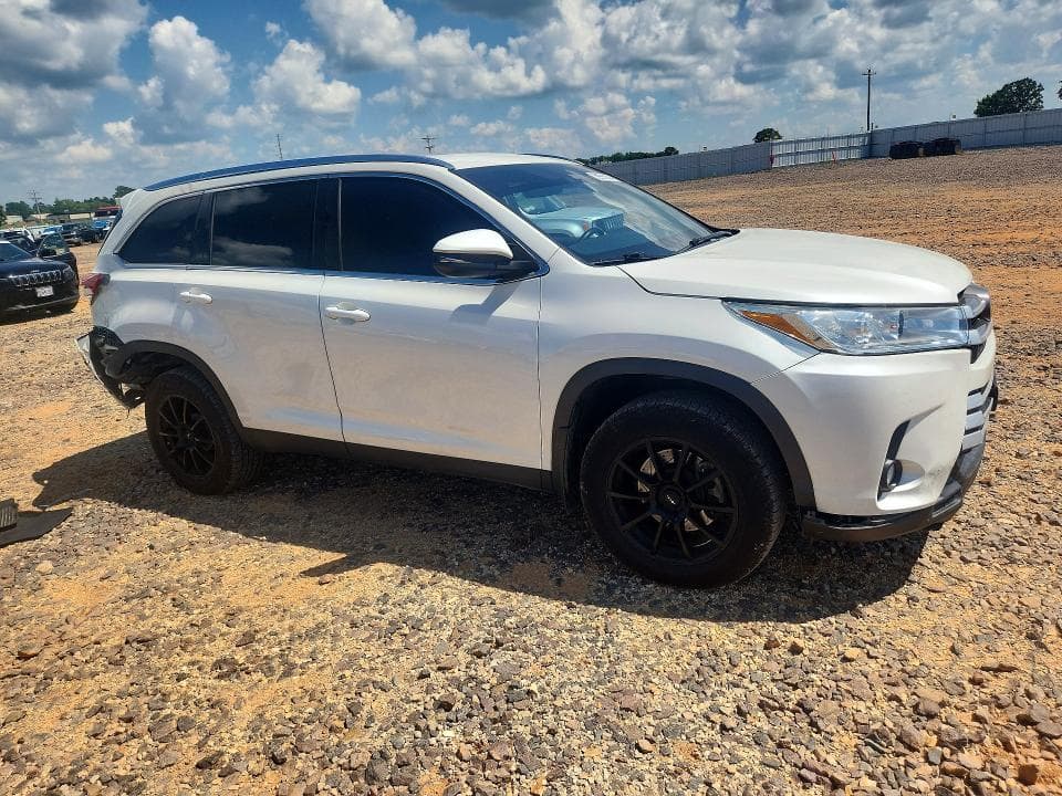 2019 TOYOTA HIGHLANDER XLE 4