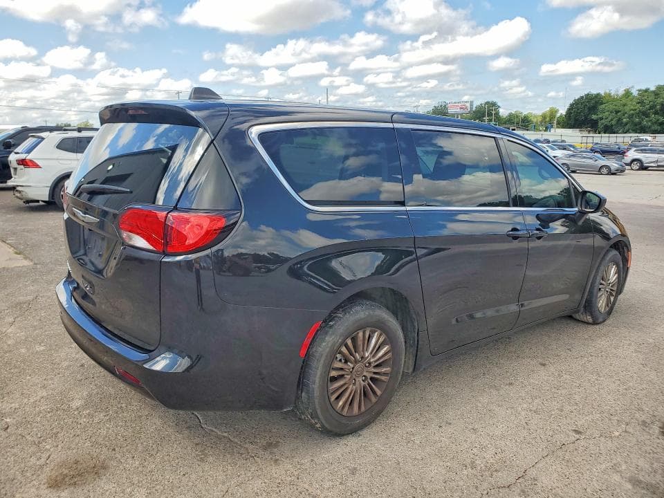 2022 CHRYSLER VOYAGER LX 3