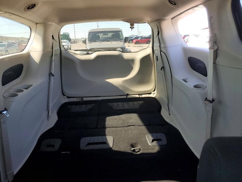 2022 CHRYSLER VOYAGER LX 10