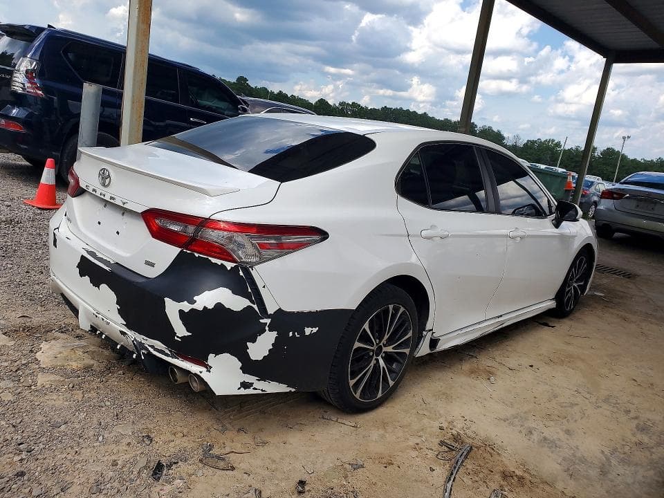2018 TOYOTA CAMRY SE SE 3