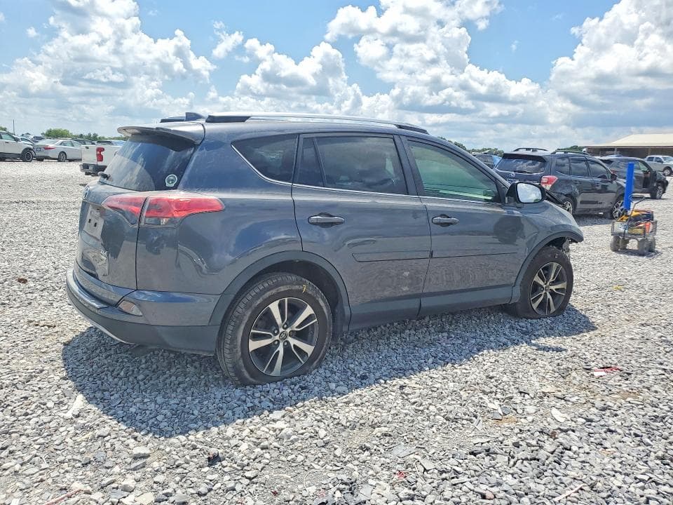 2018 TOYOTA RAV4 XLE 3