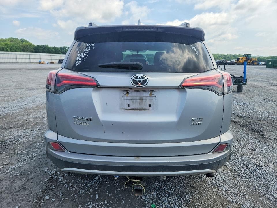 2016 TOYOTA RAV4 XLE 6
