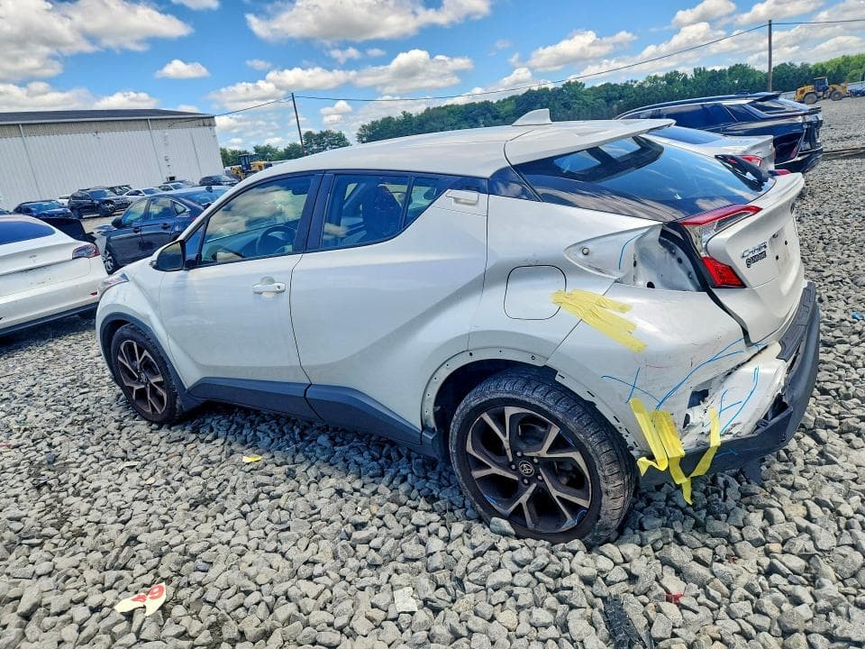 2021 TOYOTA C-HR XLE 2