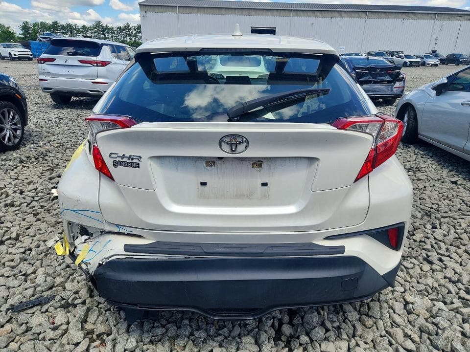 2021 TOYOTA C-HR XLE 6