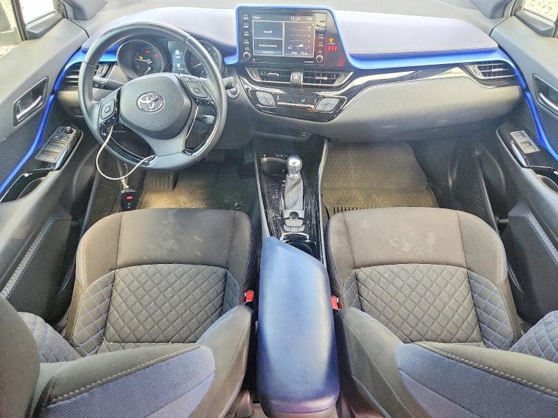 2021 TOYOTA C-HR XLE 8