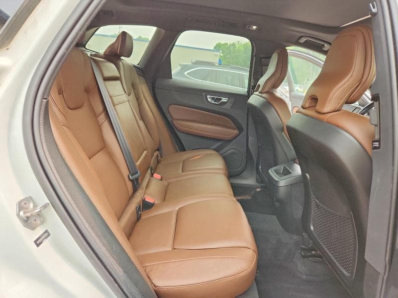 2021 VOLVO XC60 T5 MOMENTUM 11