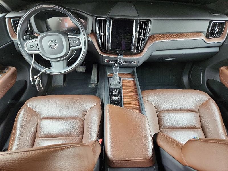 2021 VOLVO XC60 T5 MOMENTUM 8