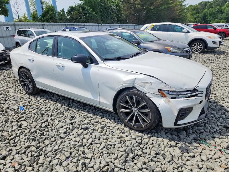 2021 VOLVO S60 T5 R-DESIGN 4