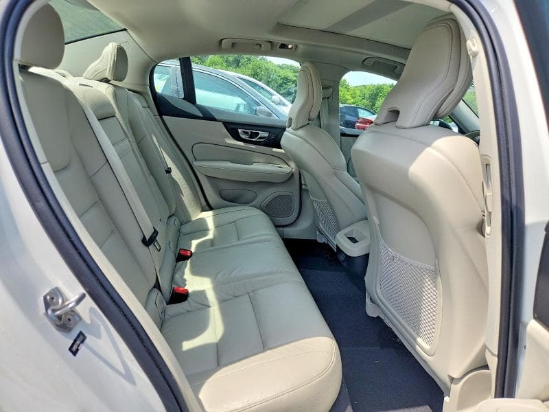 2021 VOLVO S60 T5 R-DESIGN 10