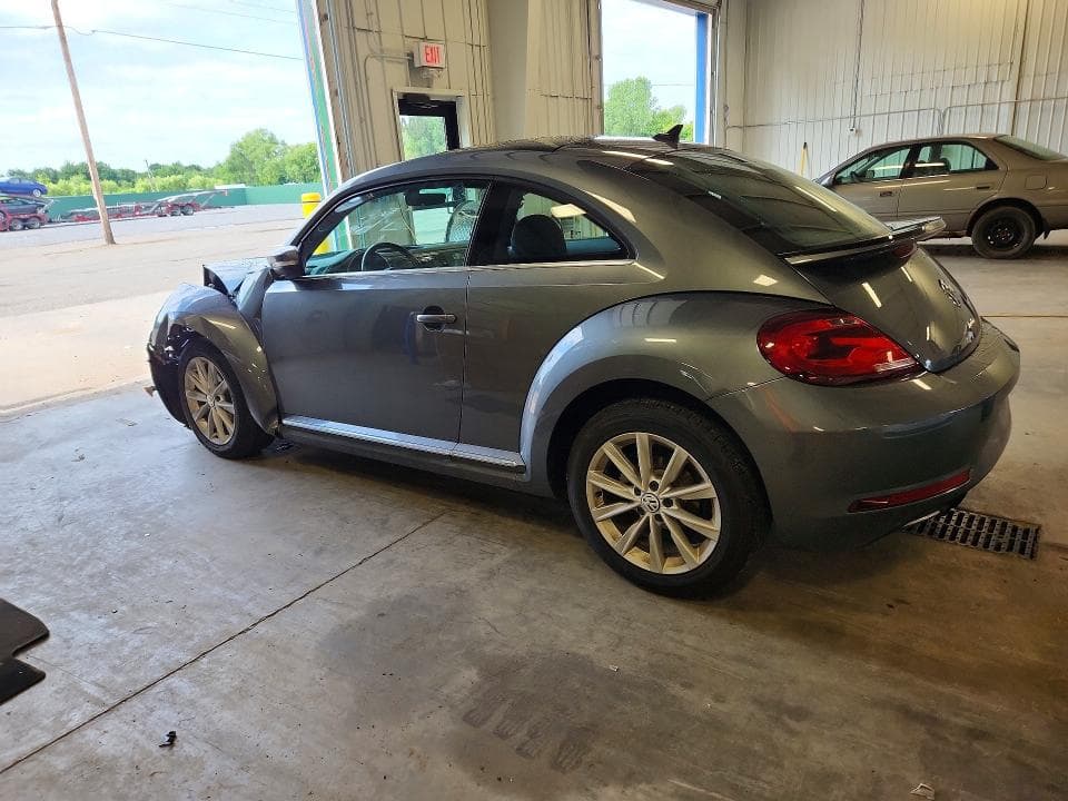 2018 VOLKSWAGEN BEETLE SE SE 2