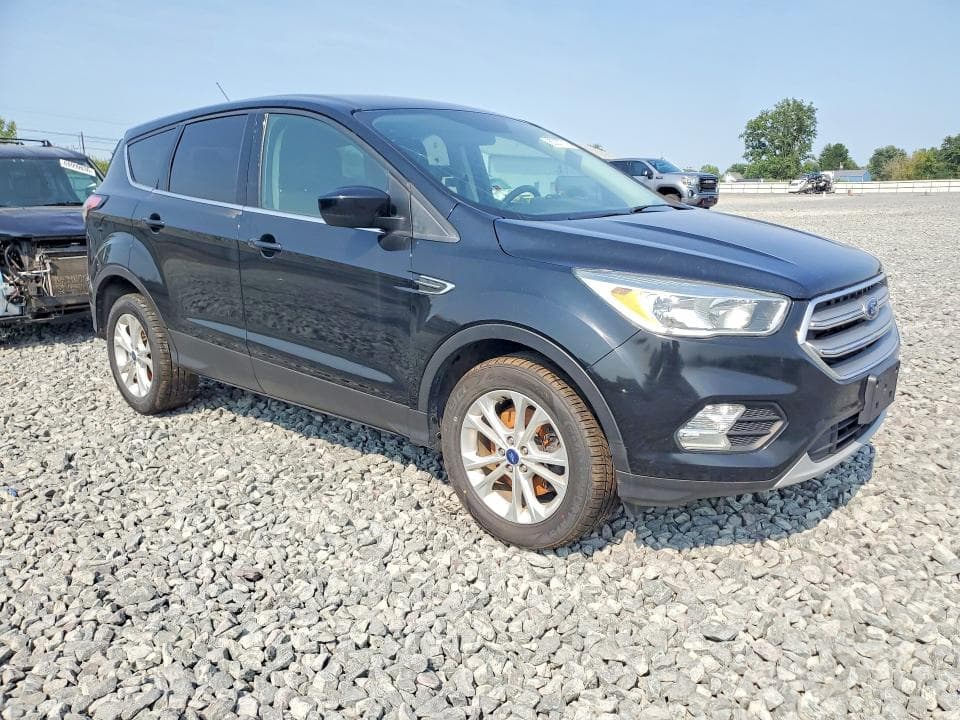 2017 FORD ESCAPE SE 4