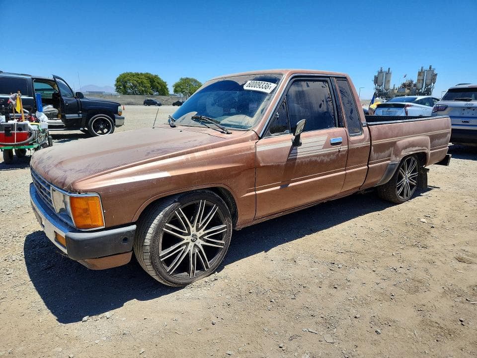 1986 TOYOTA PICKUP XTRACAB RN56 SR5
