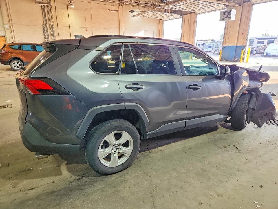 2019 TOYOTA RAV4 XLE 3