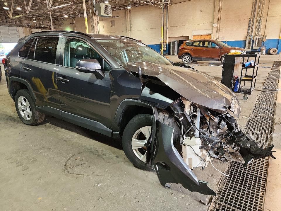 2019 TOYOTA RAV4 XLE 4