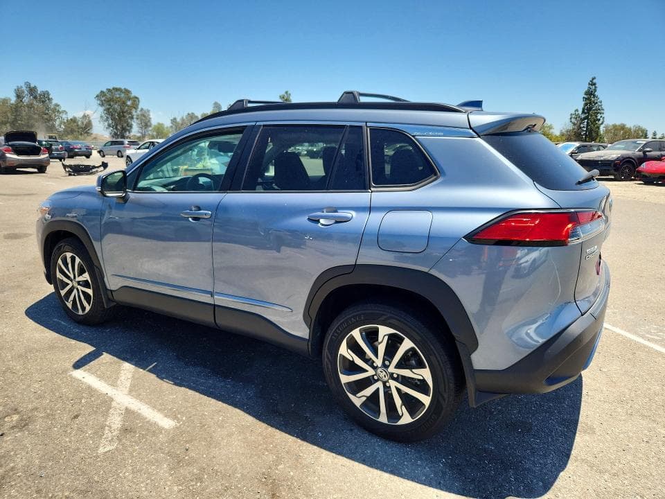 2024 TOYOTA COROLLA CROSS XLE 2