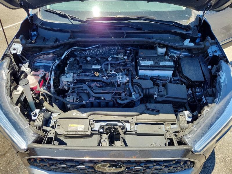 2024 TOYOTA COROLLA CROSS XLE 12